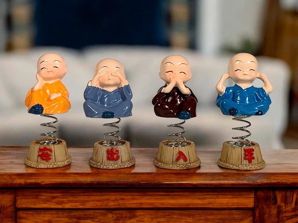 Set x 4 Monjes de la Suerte con Resorte 11cm