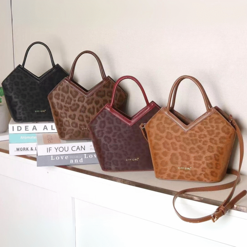 CARTERA DE MANO ANIMAL PRINT  CITY GIRL
