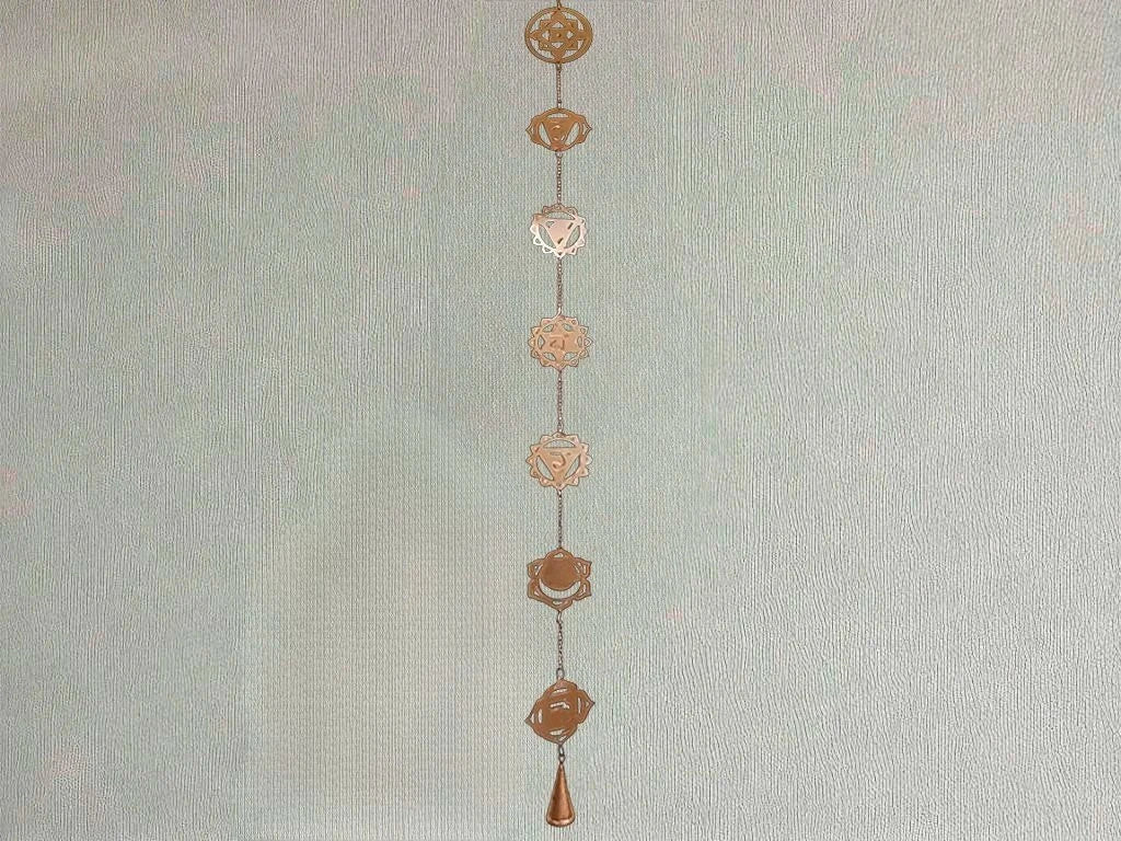 COLGANTE TIRA 7 CHAKRAS DORADO CON CAMPANAS 1M