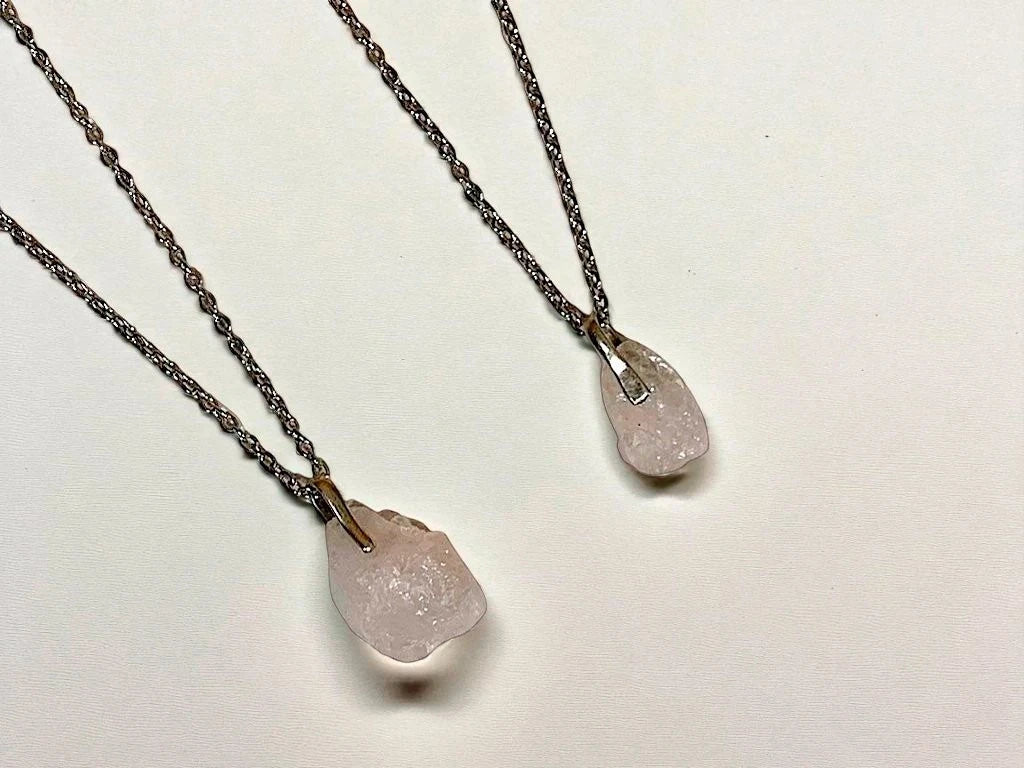 Dije Alpaca con Piedra de Cuarzo Rosa