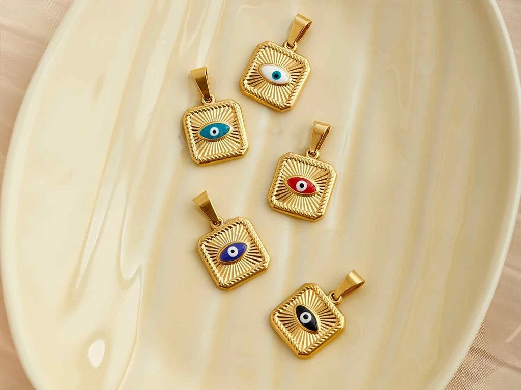 Dije de acero dorado triangular/cuadrado